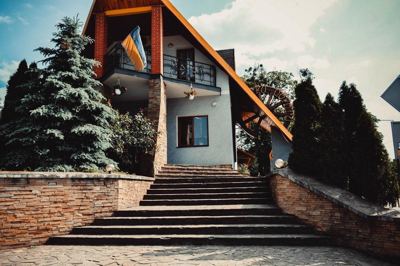 Tri Dorogi Hotel Leópolis Exterior foto