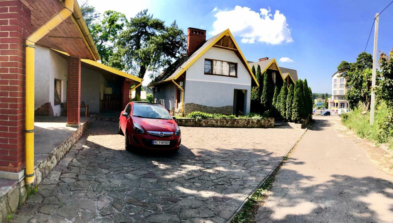Tri Dorogi Hotel Leópolis Exterior foto